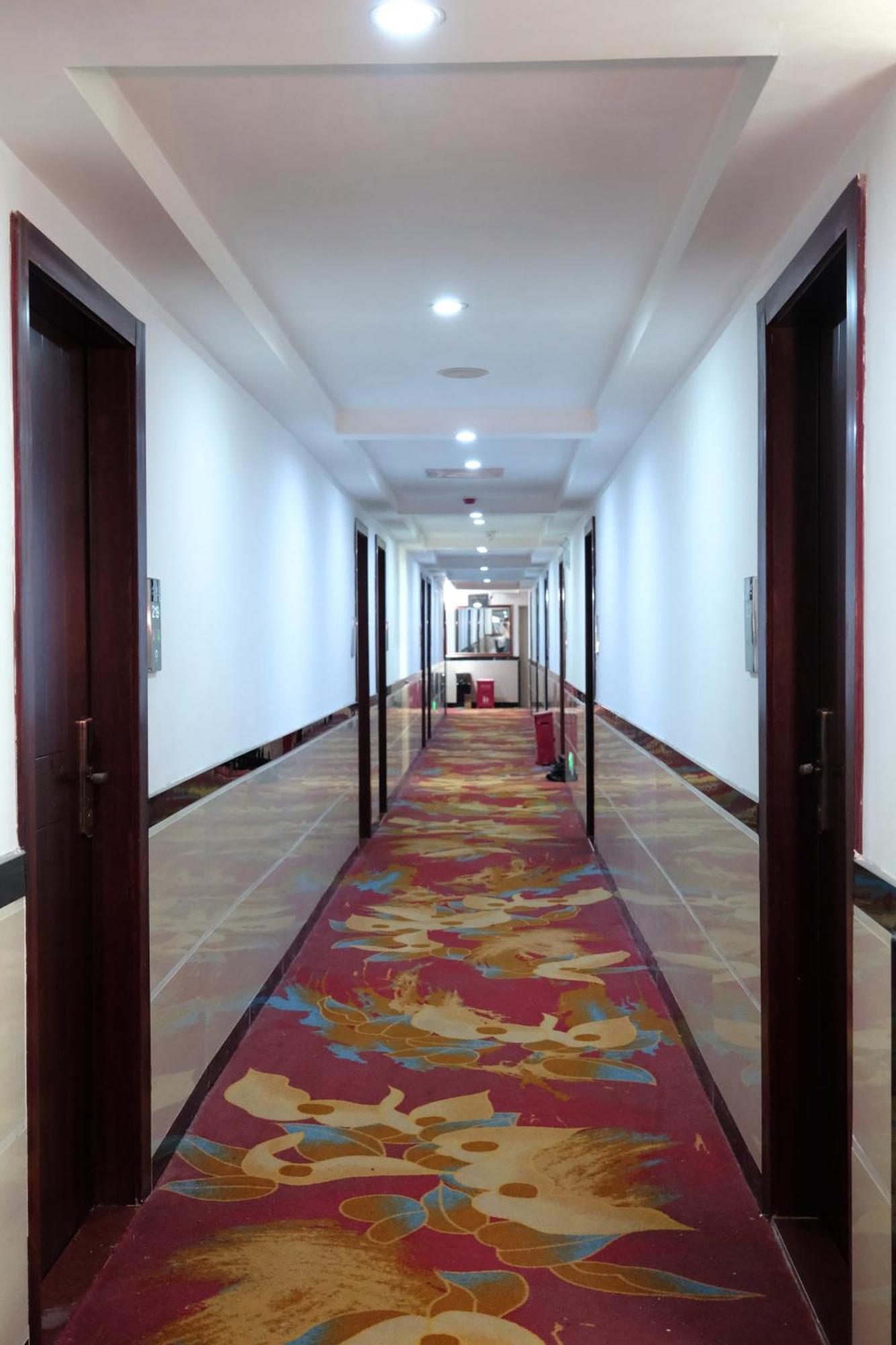 Huahang Hotel - Guangzhou Baiyun International Airport - Free Airport Shuttle Bus المظهر الخارجي الصورة